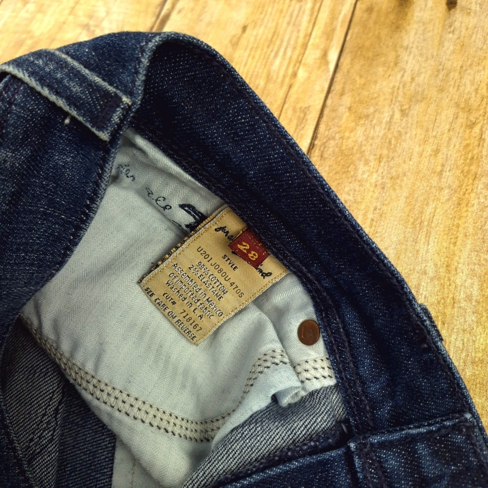 7 For All Mankind Blue Jeans - Picture 2 of 6
